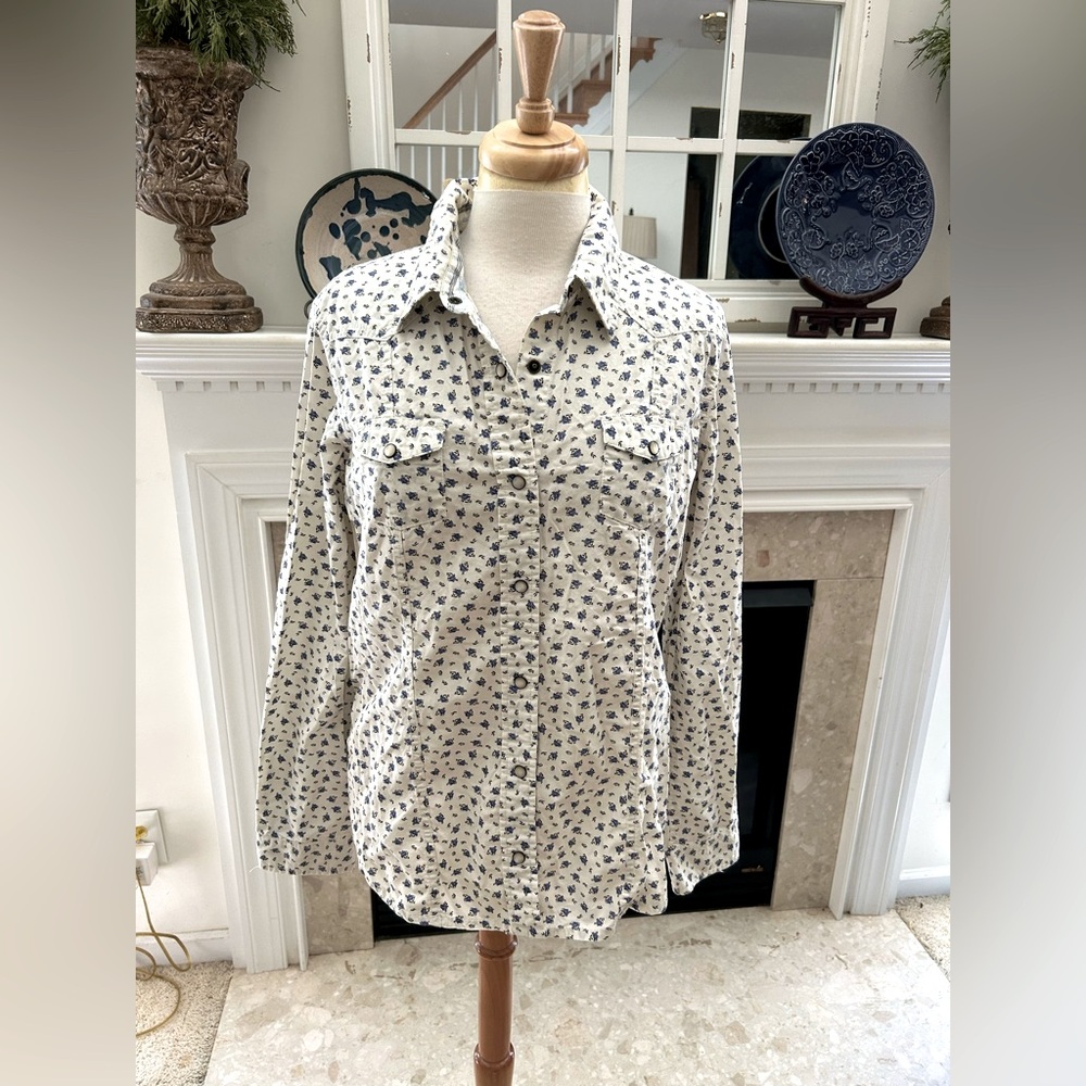Carhartt Cream and Black Patterned Button-Down Shirt